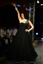 Chitrangada Singh walk for Fashion Design Council of India presents Shree Raj Mahal Jewellers on final day of India Couture Week in Delhi on 20th July 2014